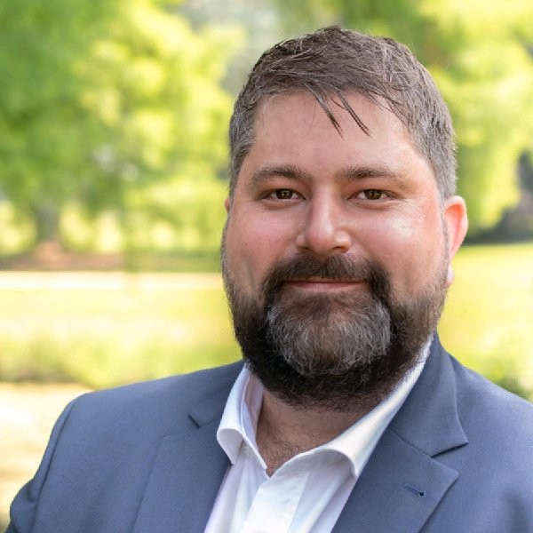 Porträtfoto von Heinz Bleck, Leiter Produktentwicklung und Support beim Deutschen Ausschreibungsblatt