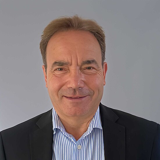 Portrait Dr. Burkhard Touché